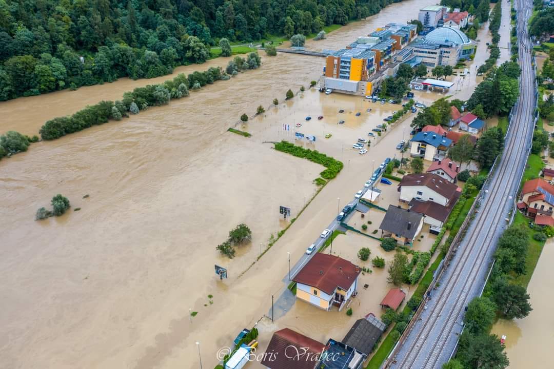 HUMANITARNE ORGANIZACIJE PO NEURJIH PRIČELE Z RAZDELJEVANJEM PRVIH SREDSTEV