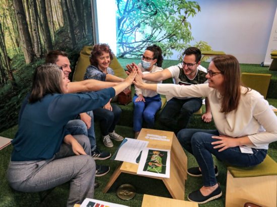 Povezovanje odgovornih posameznikov v organizacijski strukturi NVO: Zakaj teambuilding ni le “prost dan”?